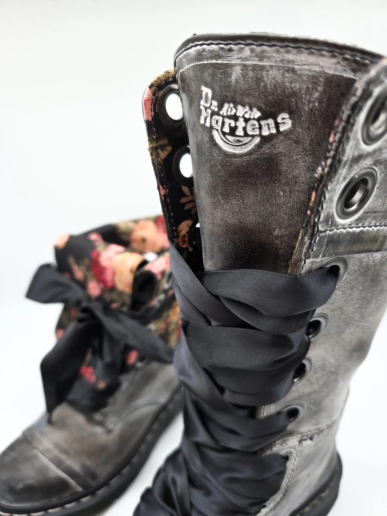 DR. MARTENS TRIUMPH BLACK MASSAI