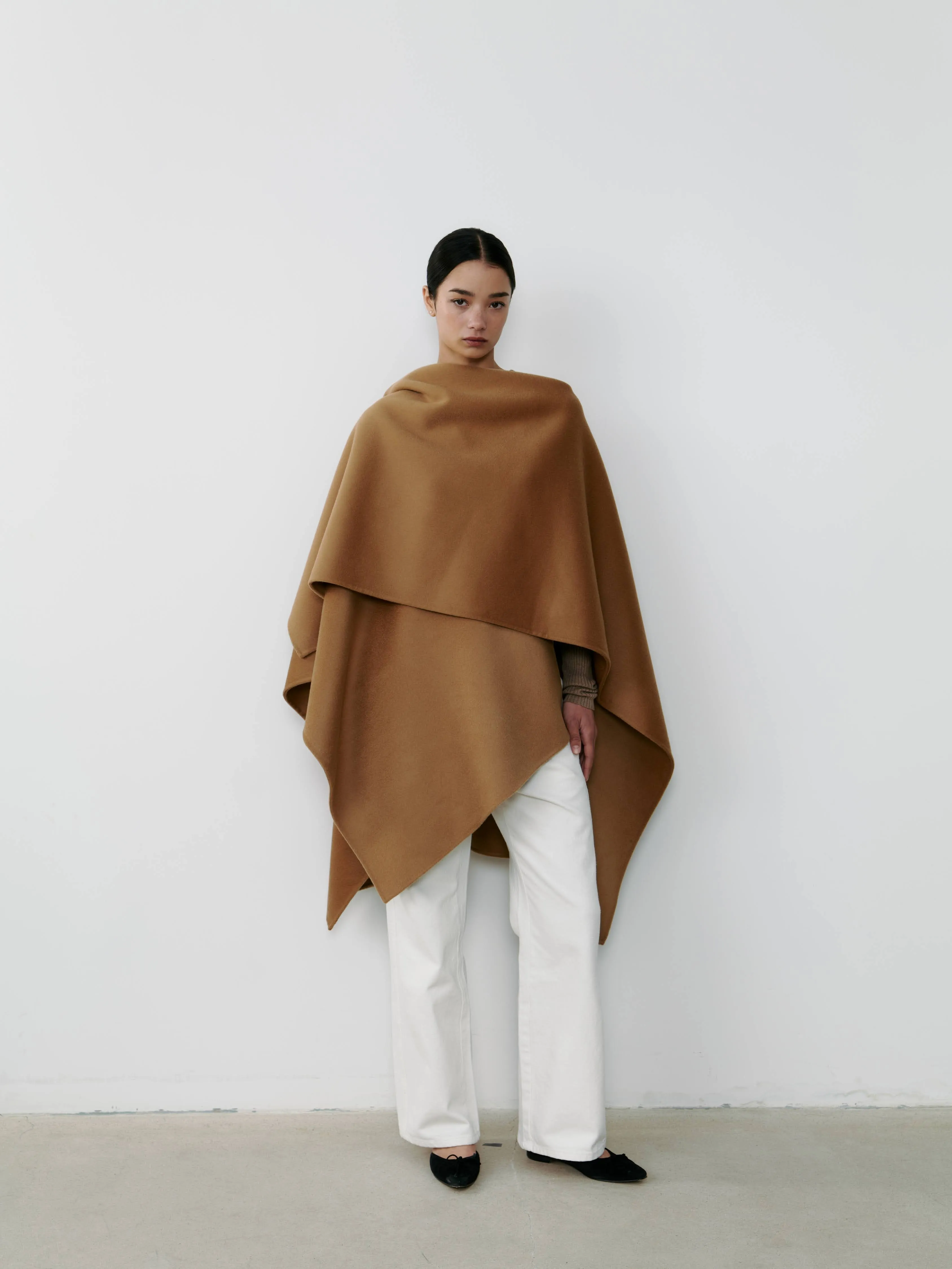 THE CASHMERE CAPE - CAMEL