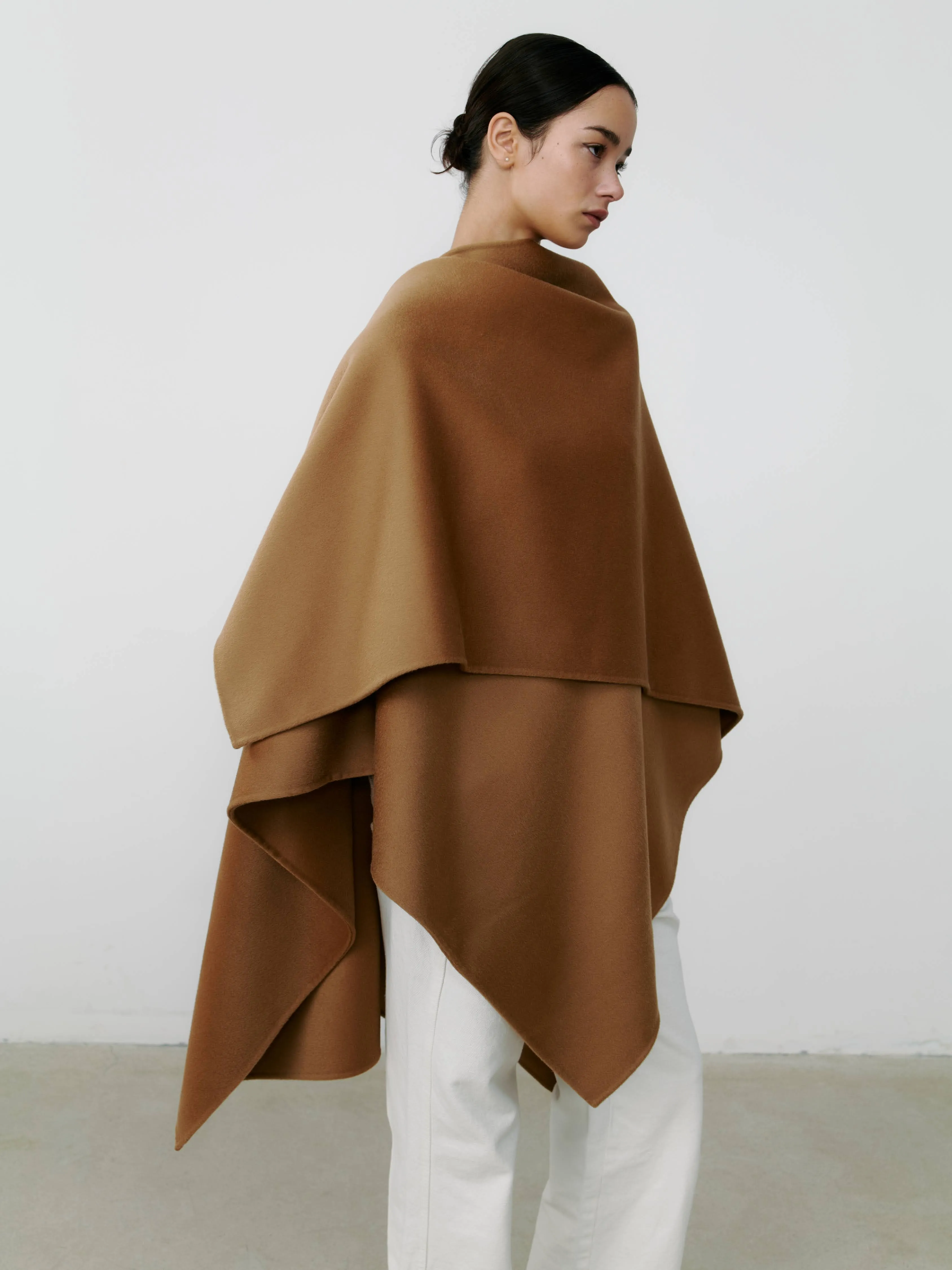 THE CASHMERE CAPE - CAMEL